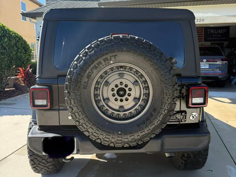 Used 2018 Jeep Wrangler Unlimited Sport AWD/4WD image 5