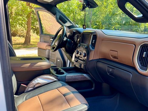 Used 2021 Chevrolet Silverado 3500 High Country image 19