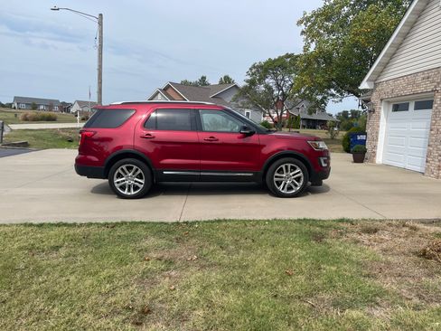 Used 2016 Ford Explorer XLT w/ Equipment Group 201A image 6
