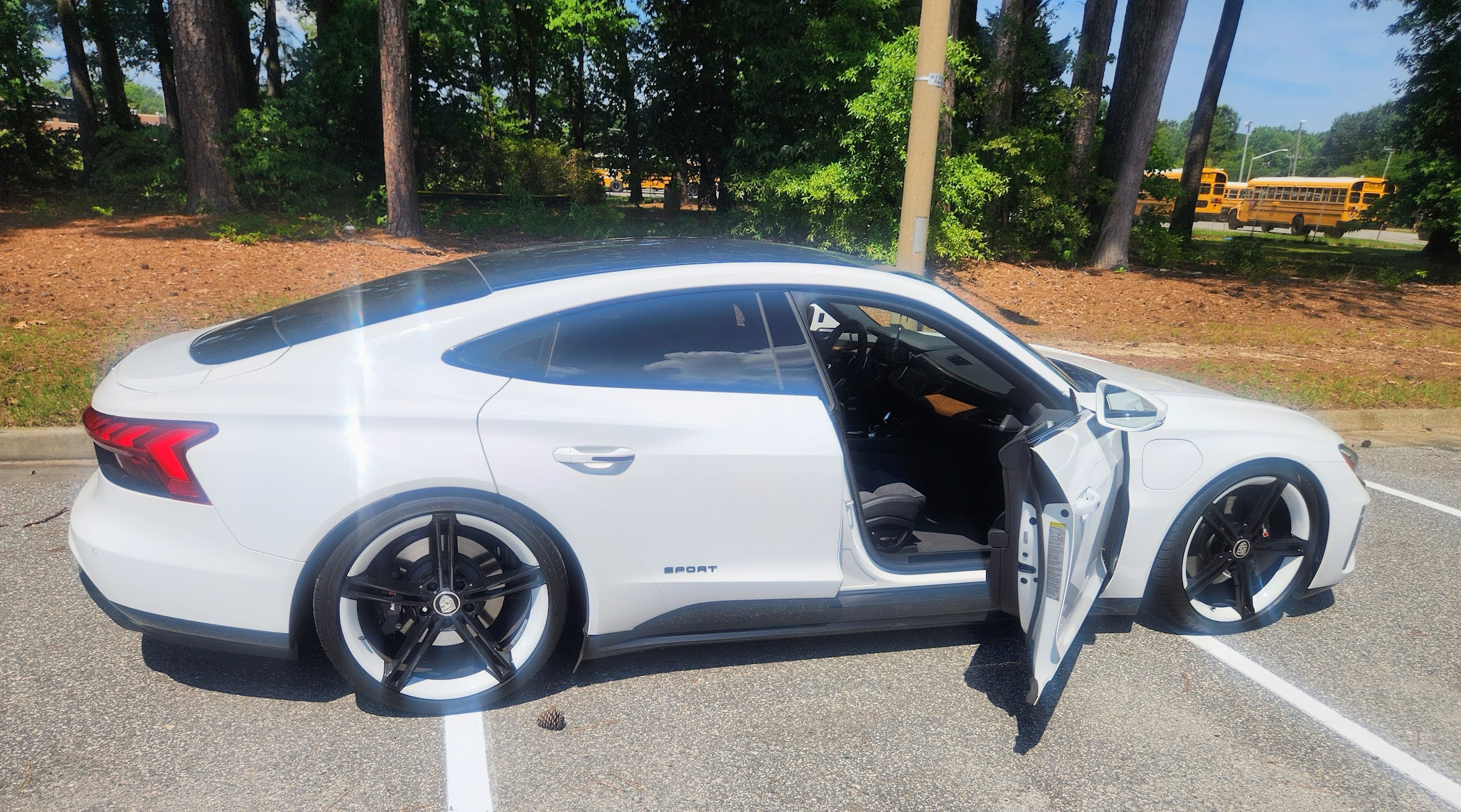 Used 2022 Audi e-tron GT Premium Plus AWD/4WD image 4