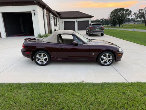 Used 2000 MAZDA MX-5 Miata RWD image 9
