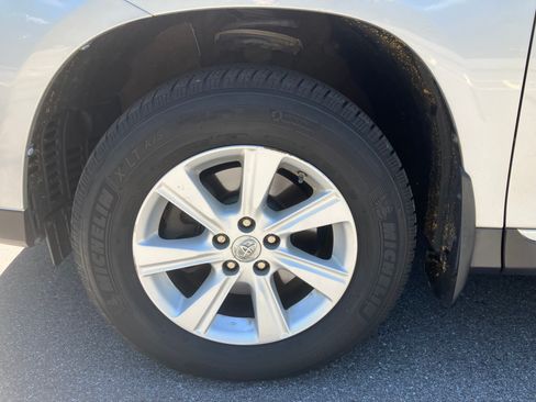 Used 2012 Toyota Highlander SE w/ Tow Pkg AWD/4WD image 22