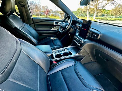 Used 2020 Ford Explorer ST w/ ST Street Pack image 18