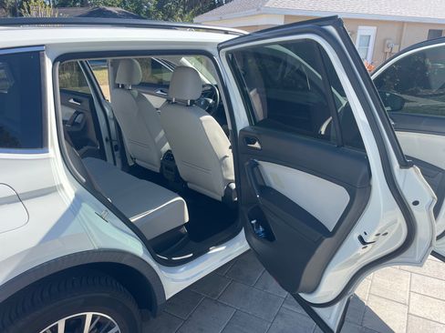 Used 2018 Volkswagen Tiguan SE w/ Panoramic Sunroof Package image 21