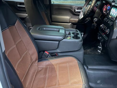 Used 2020 Chevrolet Silverado 2500 LT w/ Snow Plow Prep/Camper Package image 5