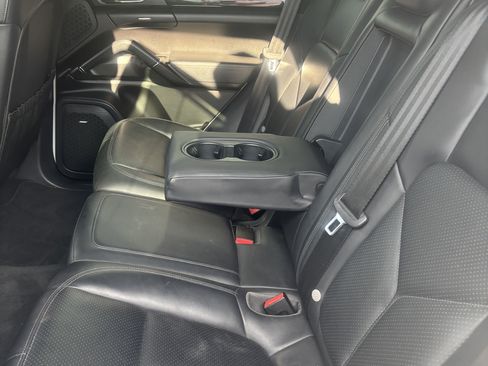 Used 2014 Porsche Cayenne Platinum Edition AWD/4WD image 11
