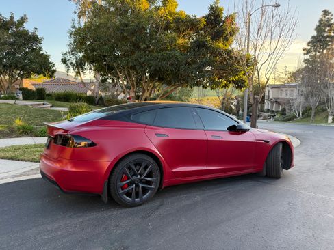 Used 2022 Tesla Model S Plaid image 11