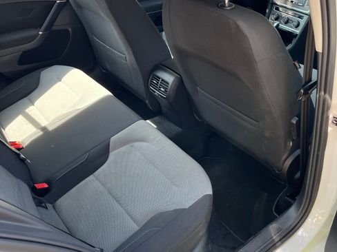 Used 2016 Volkswagen e-Golf SE w/ DC Fast Charging Package FWD image 19