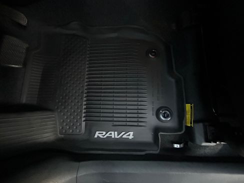 Used 2015 Toyota RAV4 LE image 21