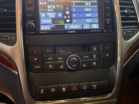 Used 2013 Jeep Grand Cherokee Limited w/ Luxury Group II image 6