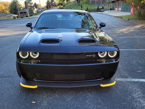 Used 2023 Dodge Challenger SRT Hellcat w/ Driver Convenience Group image 2