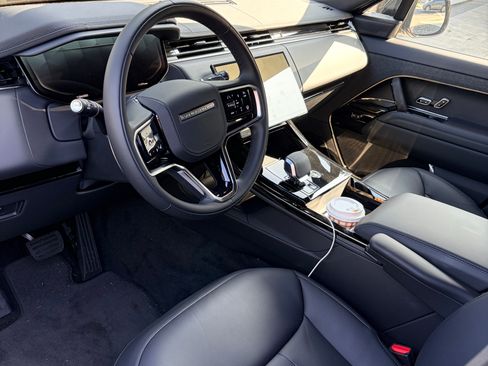 Used 2025 Land Rover Range Rover Sport SE AWD/4WD image 6