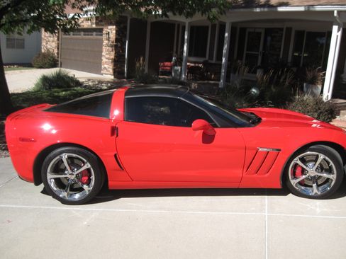 Used 2013 Chevrolet Corvette Grand Sport w/ 2LT Preferred Equipment Group image 2