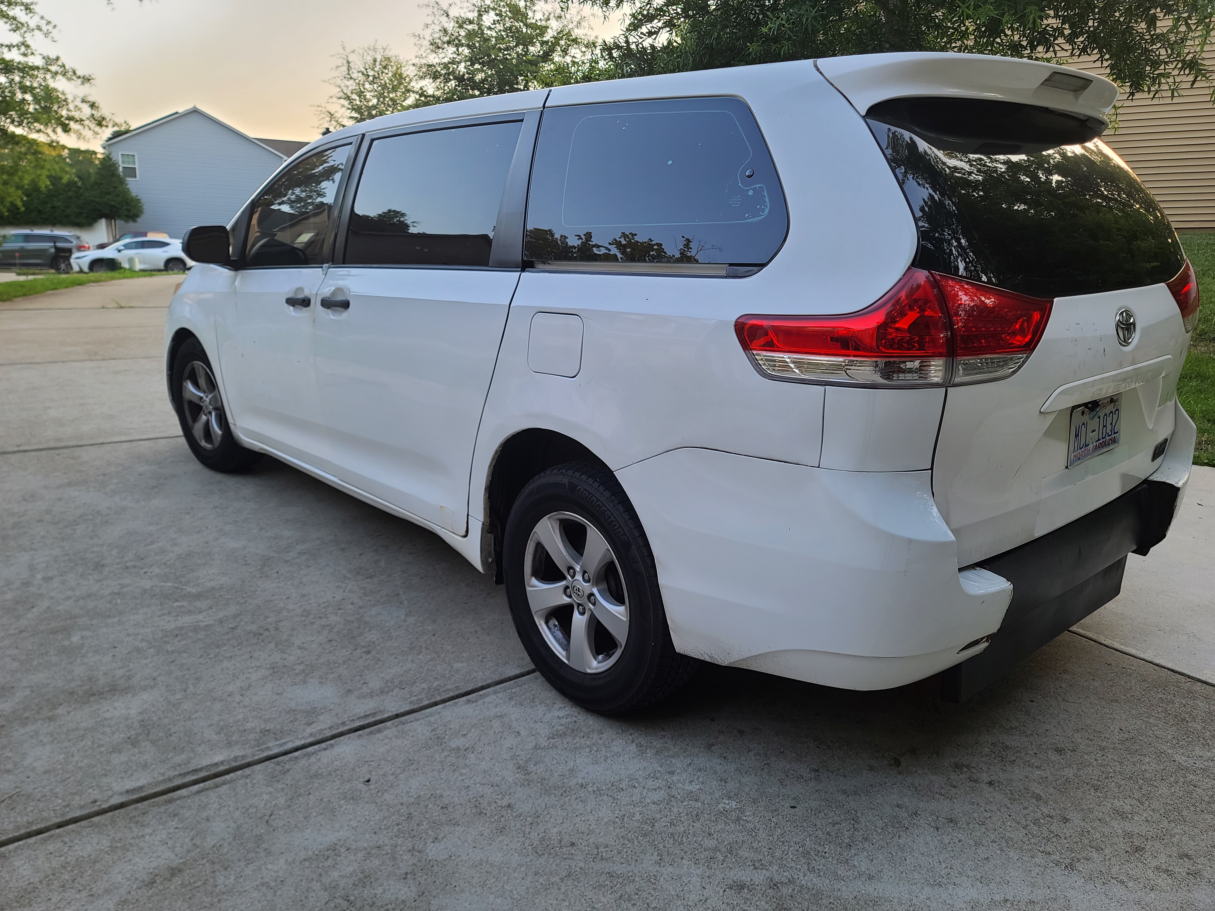 Used 2014 Toyota Sienna L FWD image 12