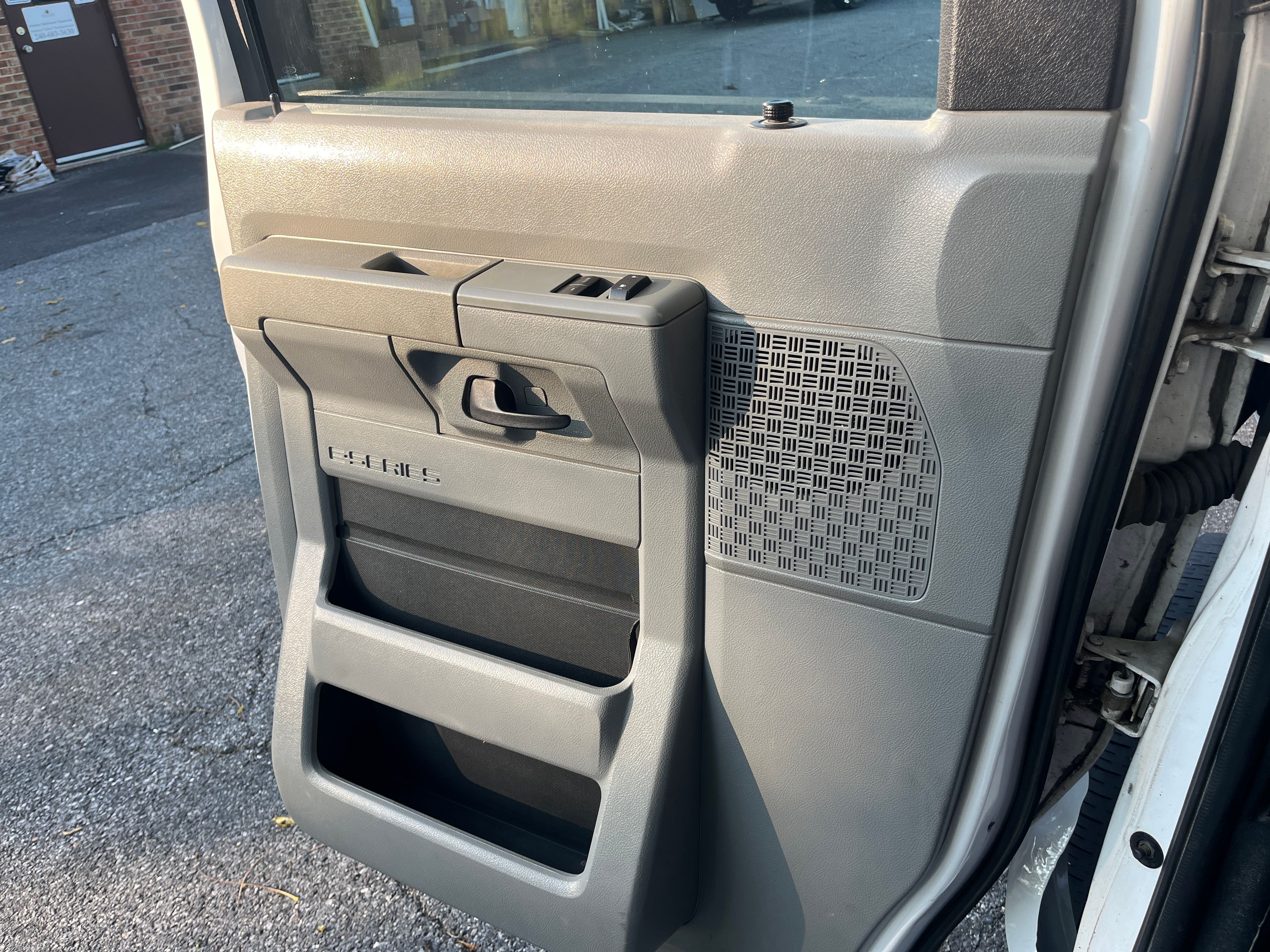 Used 2014 Ford E-150 and Econoline 150 w/ Power Group RWD image 12