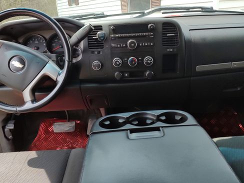Used 2011 Chevrolet Silverado 1500 LT image 12