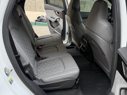 Used 2022 Audi SQ7 Premium Plus w/ SQ7 Executive Package image 19