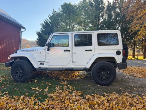 Used 2017 Jeep Wrangler Unlimited Sahara AWD/4WD image 1