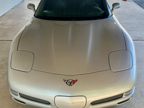 Used 2004 Chevrolet Corvette Z06 w/ Memory Package RWD image 2
