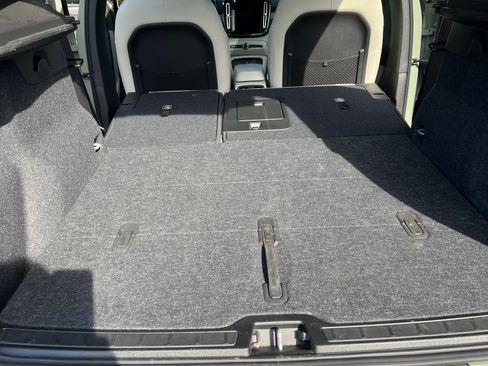 Used 2023 Volvo XC40 B5 Ultimate w/ Climate Package image 8