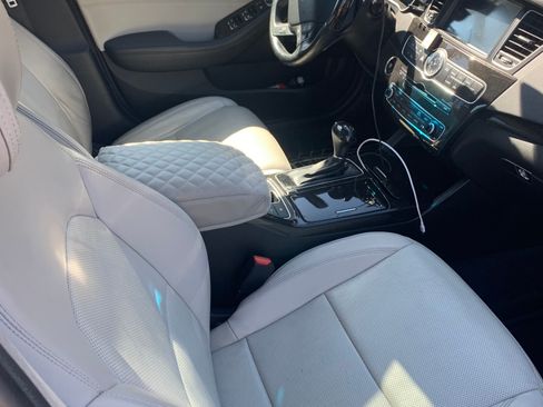 Used 2015 Kia Cadenza Limited image 2