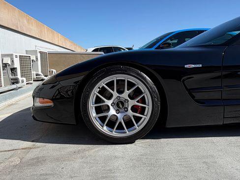 Used 2002 Chevrolet Corvette Z06 w/ Memory Pkg image 8