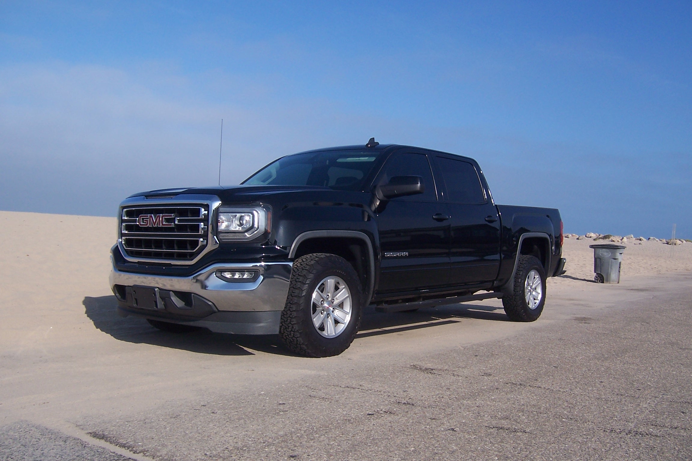 Used 2018 GMC Sierra 1500 SLE w/ SLE Value Package RWD image 1