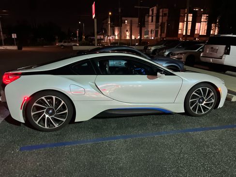 Used 2017 BMW i8 Coupe 2D image 10