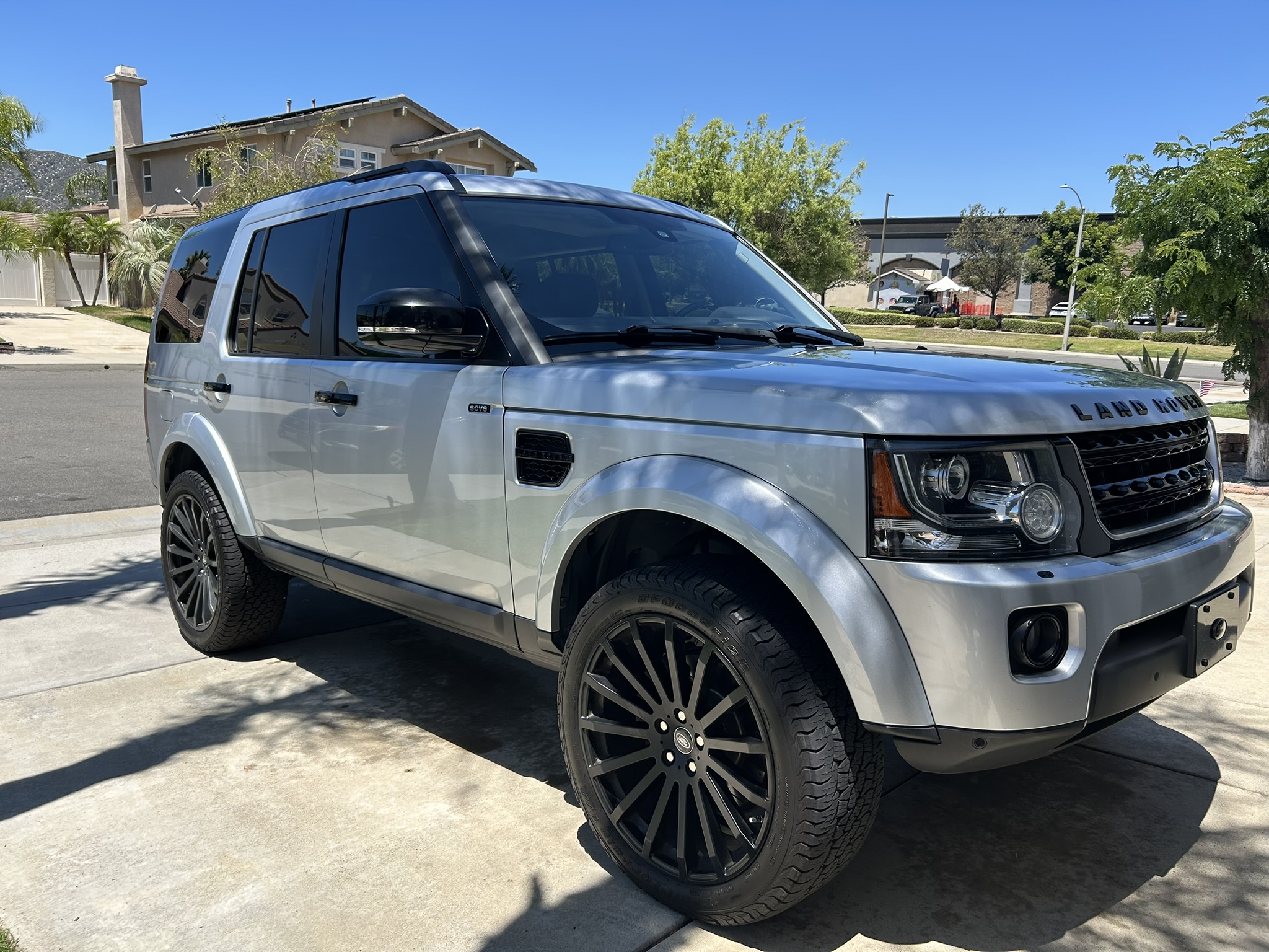 Used 2015 Land Rover LR4 HSE AWD/4WD image 2