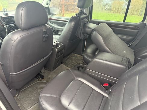 Used 2004 Ford Explorer Limited image 10