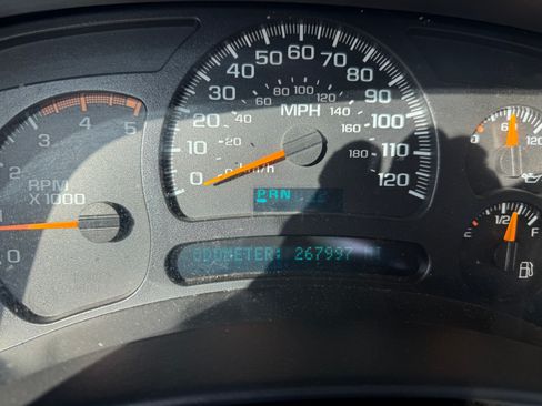 Used 2004 GMC Sierra 2500 SLE w/ Heavy-Duty Power Package image 11