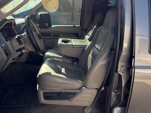 Used 2010 Ford F250 Lariat image 12