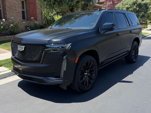 Used 2022 Cadillac Escalade Sport Platinum w/ LPO, ONYX Package AWD/4WD image 2