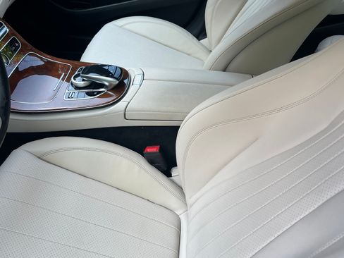 Used 2019 Mercedes-Benz E 300 4MATIC image 13