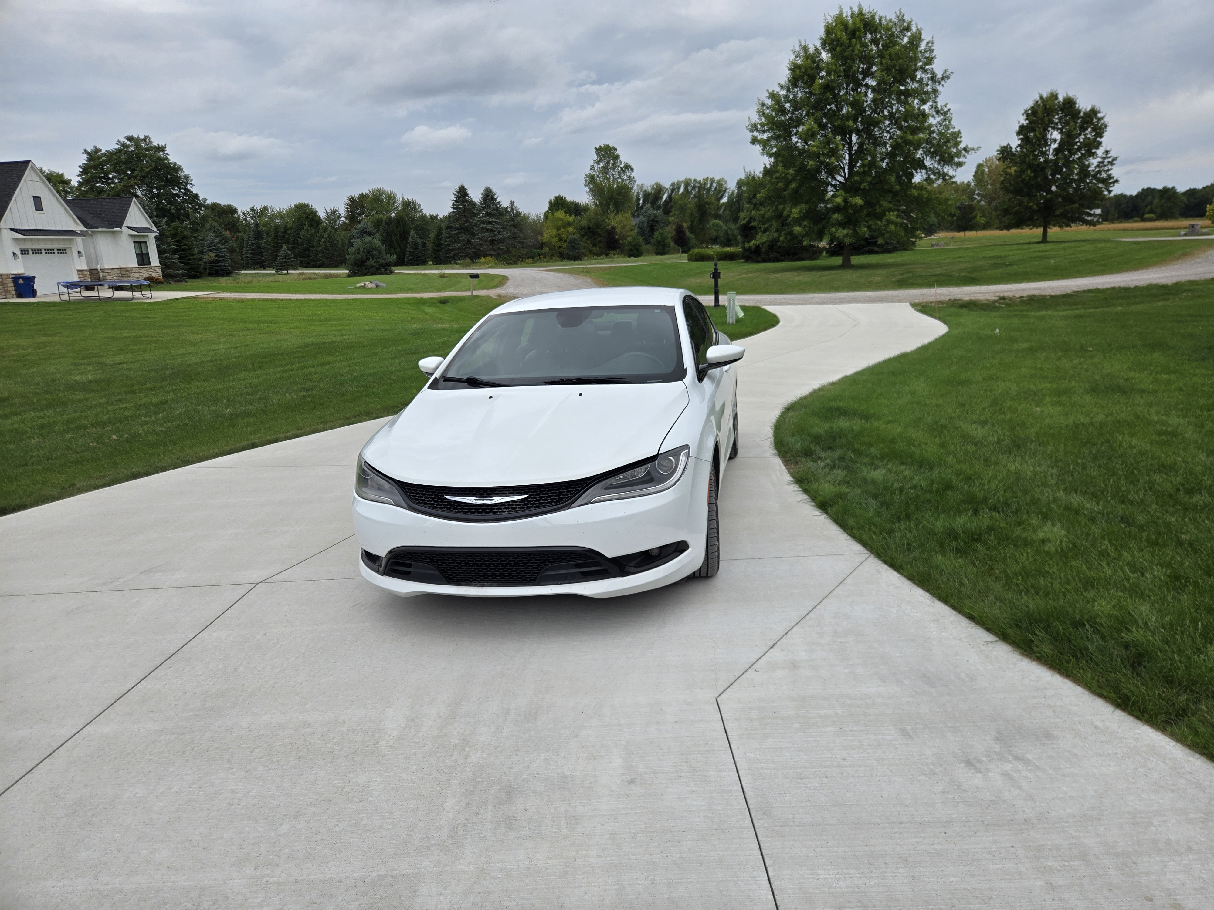 Used 2016 Chrysler 200 S w/ Comfort Group FWD image 2