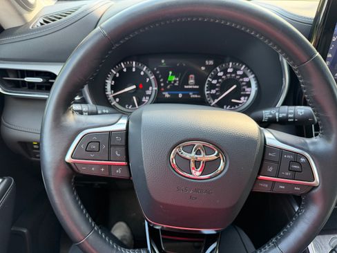 Used 2021 Toyota Highlander Platinum image 10