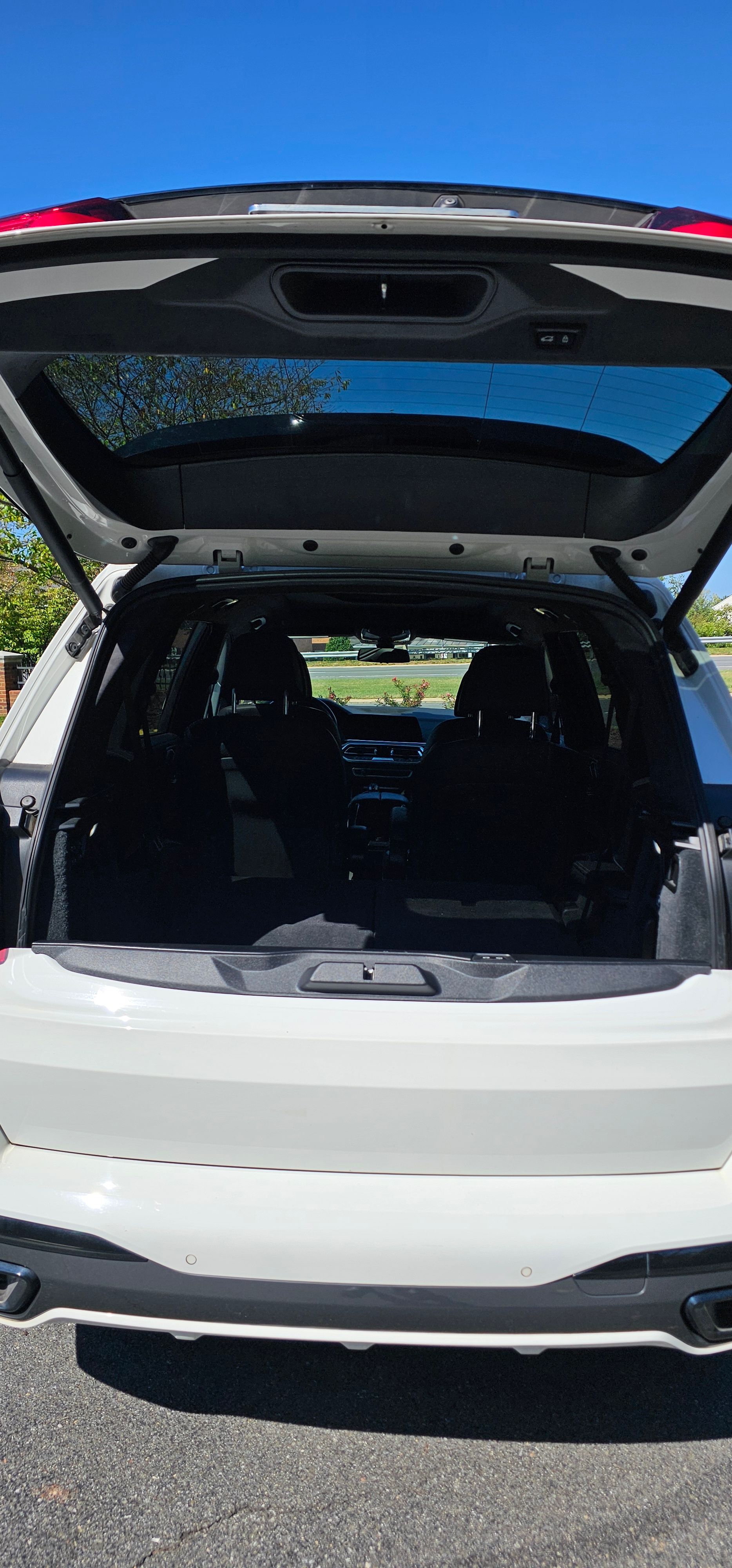 Used 2020 BMW X7 xDrive40i w/ M Sport Package AWD/4WD image 9