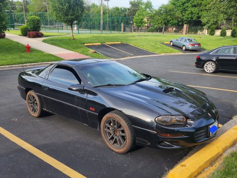 Used 2000 Chevrolet Camaro Z28 w/ SS Performance/Appearance Pkg image 4