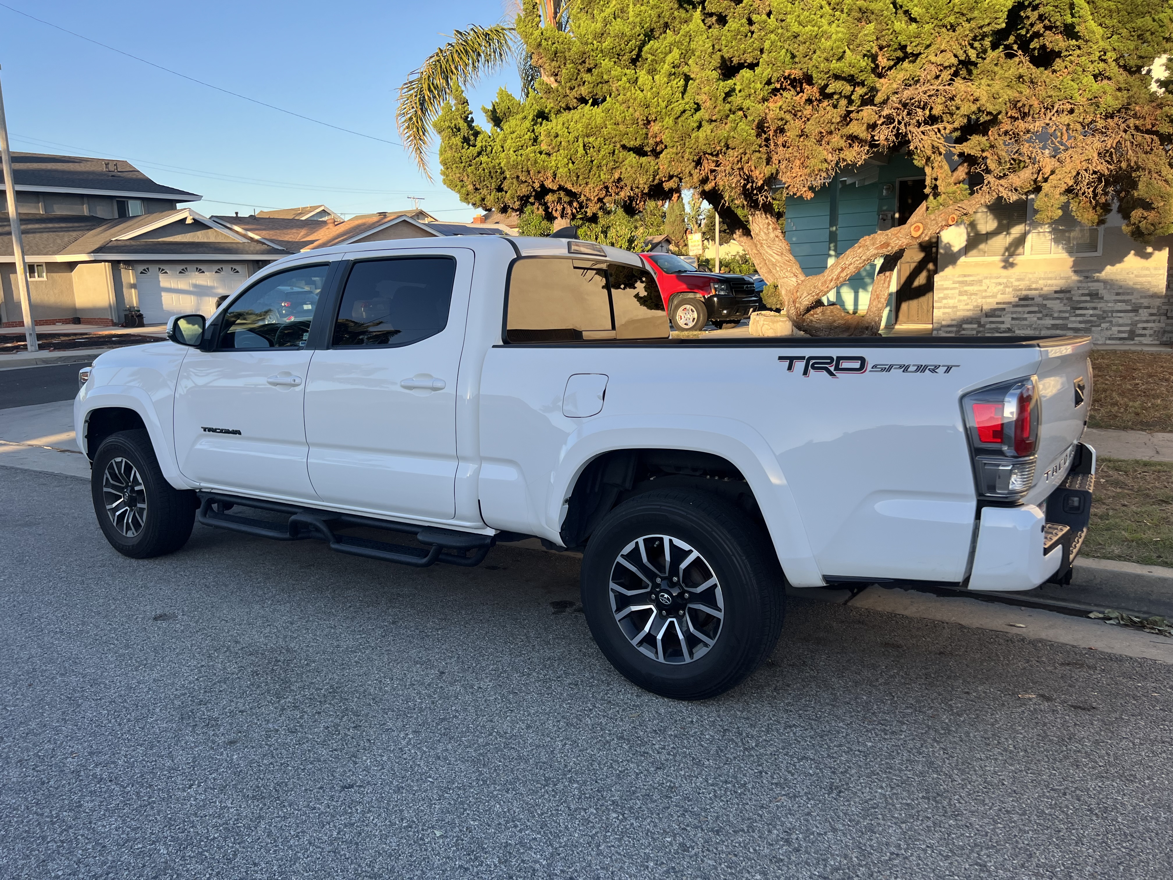 Used 2020 Toyota Tacoma TRD Sport w/ Technology Package RWD image 5
