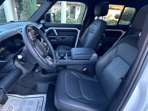 Used 2023 Land Rover Defender 130 X-Dynamic SE image 10