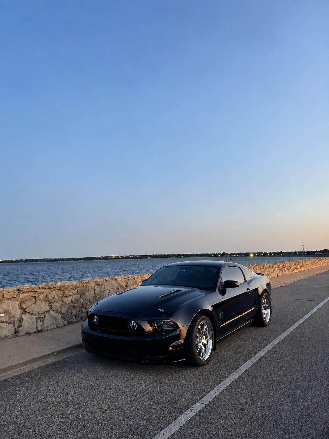 Used 2013 Ford Mustang GT Premium RWD image 2