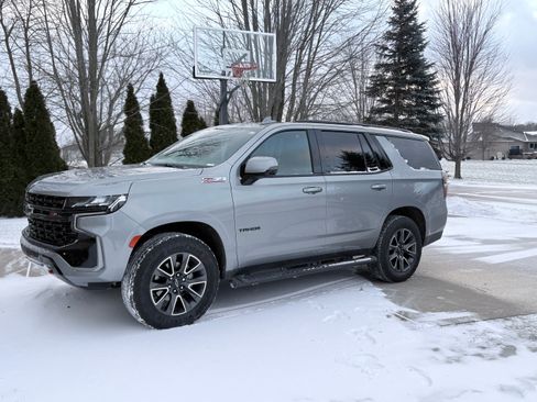 Used 2024 Chevrolet Tahoe Z71 w/ Luxury Package image 2