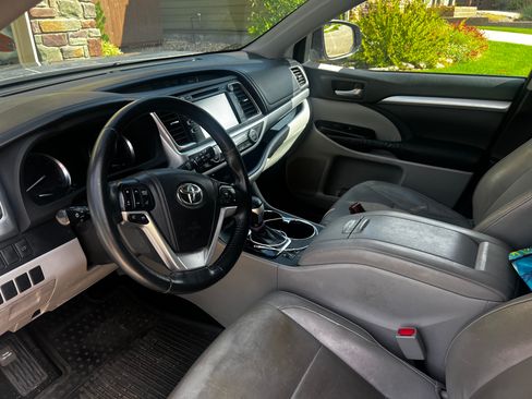 Used 2014 Toyota Highlander XLE AWD/4WD image 6