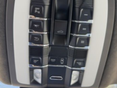 Used 2015 Porsche Macan Turbo image 30