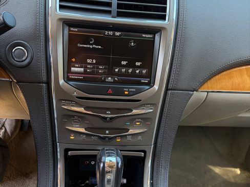 Used 2014 Lincoln MKX Sport Utility 4D w/ Equipment Group 102A image 14