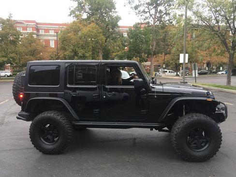 Used 2012 Jeep Wrangler Unlimited Rubicon w/ Connectivity Group image 6