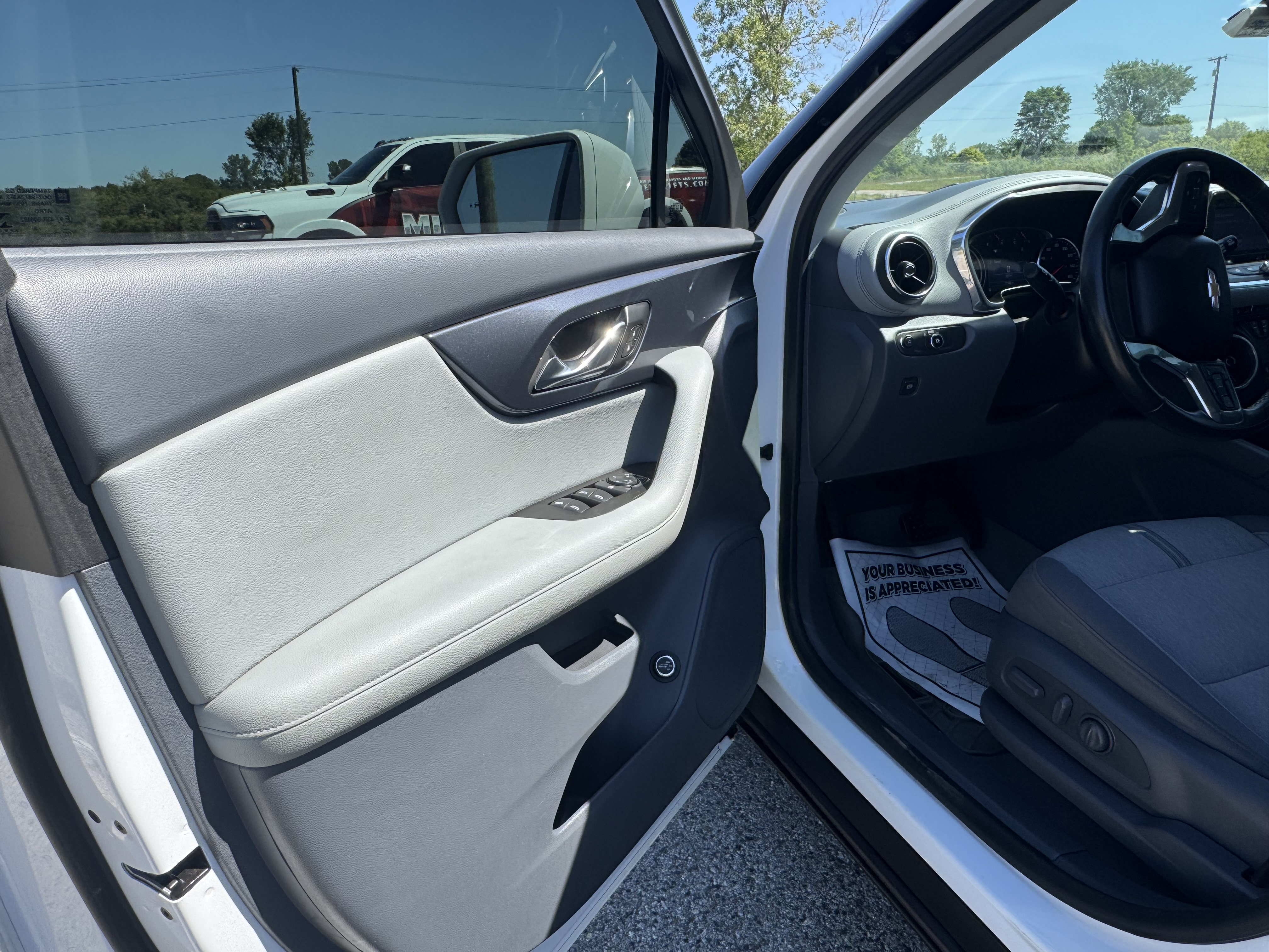 Used 2019 Chevrolet Blazer LT FWD image 6