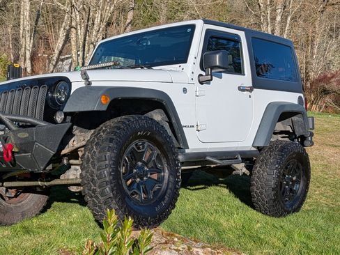 Used 2015 Jeep Wrangler Sport image 6