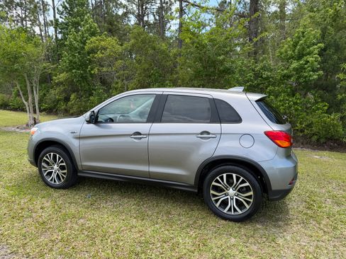 Used 2018 Mitsubishi Outlander Sport ES FWD image 2