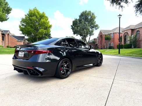Used 2017 Alfa Romeo Giulia Quadrifoglio RWD image 10